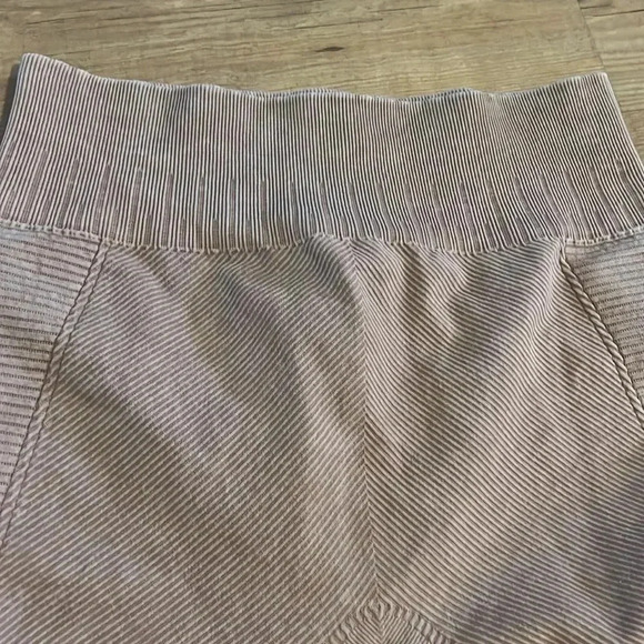 Nikibiki Seamless Leggings - Picture 6 of 12